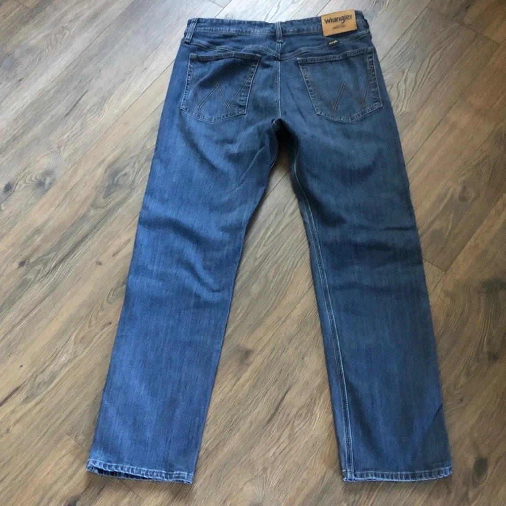 WRANGLER Regular Fit 32x30 JEANS cotton blend washed once like NEW